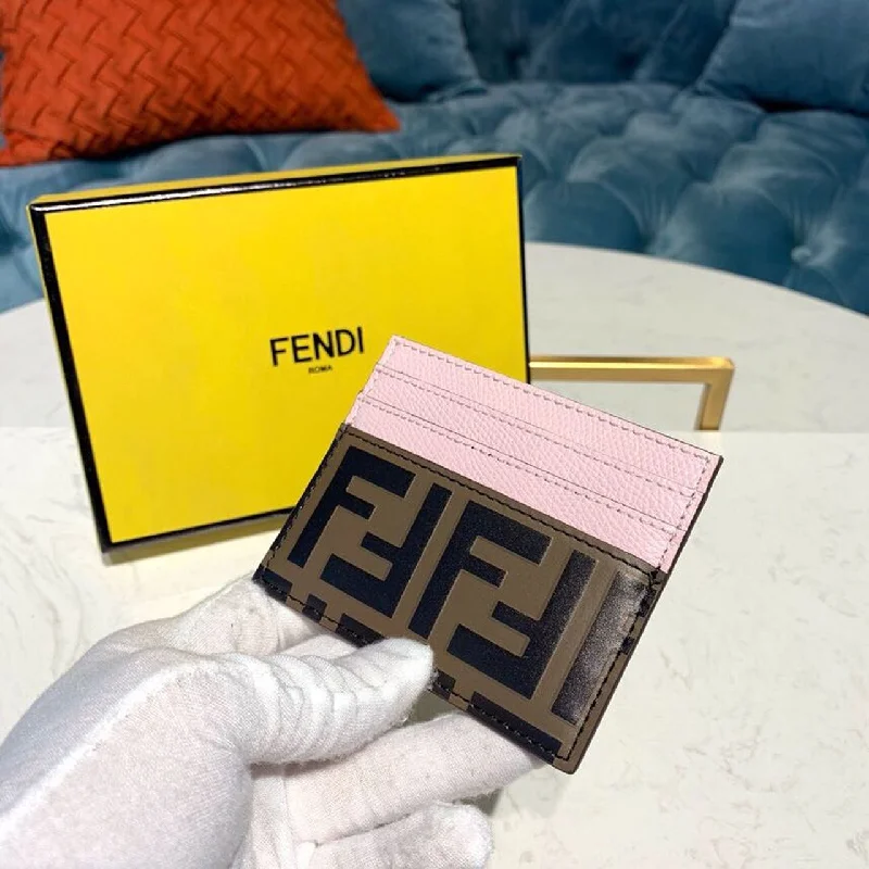 Fendi Sunshine Shopper bags with a removable interior organizer for customized storageFendi Card Holder Light Pink