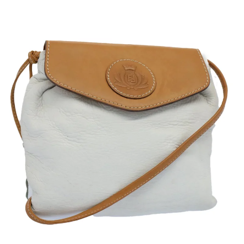 Fendi bags with a detachable camera holder for photography enthusiastsFENDI Shoulder Bag Leather White  ar10303