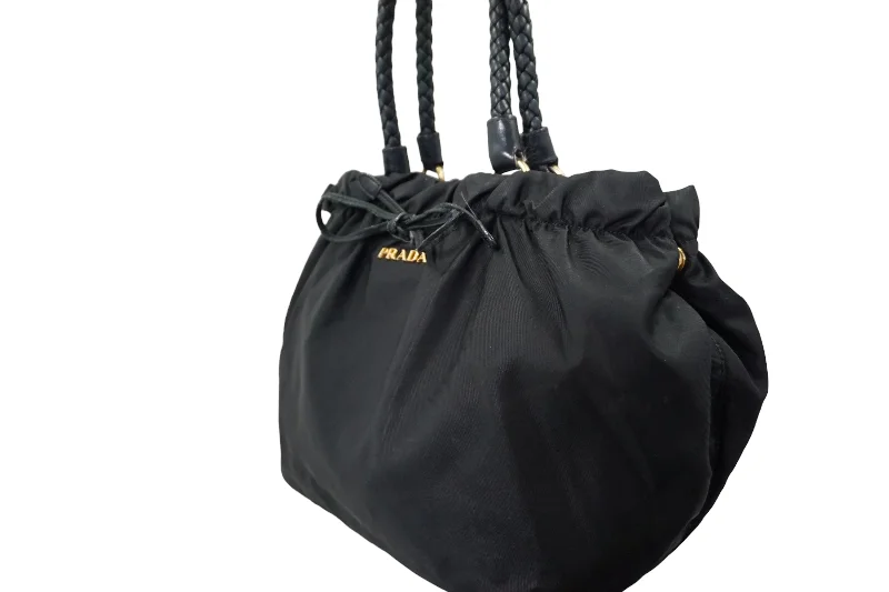 Prada handbags with a beaded trim for a touch of glamour and elegancePrada Bucketbag