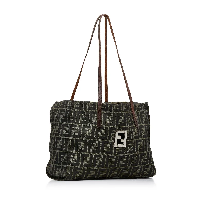 Fendi tote bags with a snap - button closure and a decorative charm for a fashionable and personalized lookFendi Zucca Tote Bag (SHG-IBAaYs)