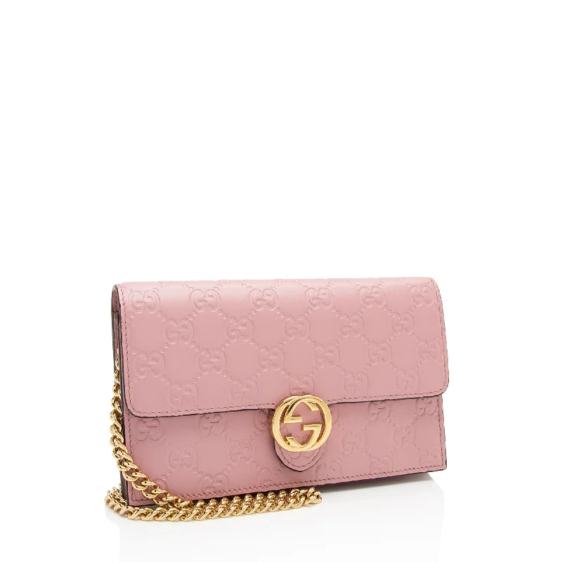 Gucci Marmont bags for women with a contrast - colored interiorGucci Guccissima Leather Icon Chain Wallet (cpfwyX)