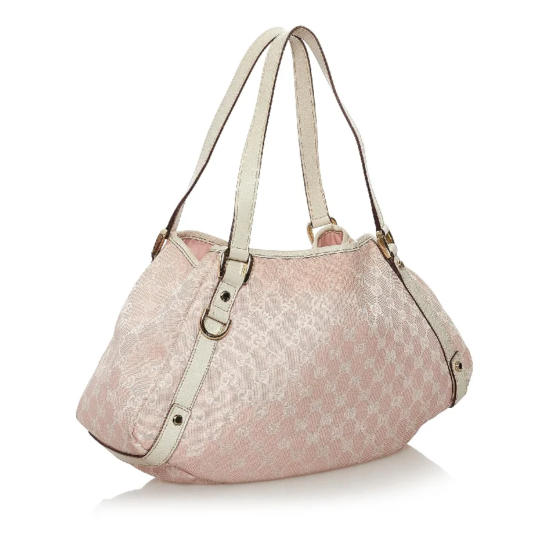 Ladies Gucci handbags with a detachable coin purse insideGucci Guccissima Pelham Shoulder Bag (32663)